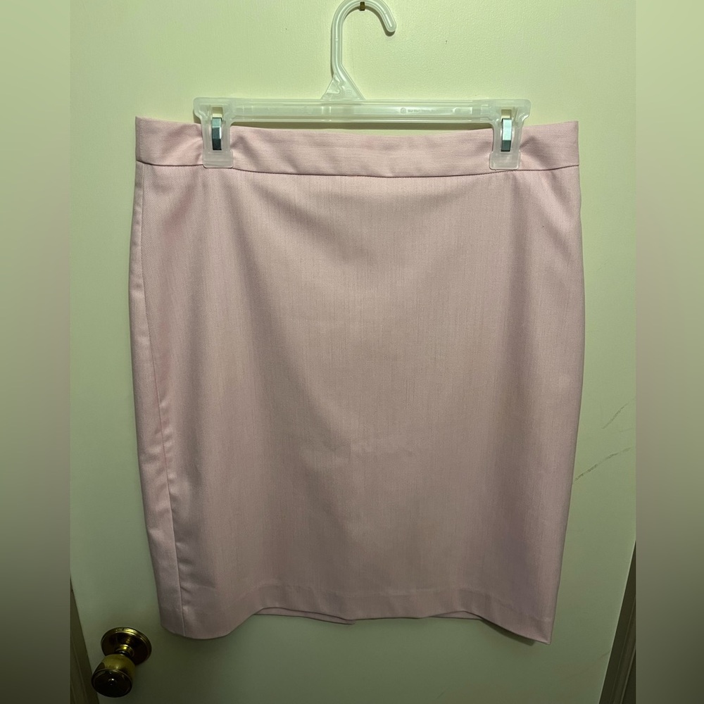 Banana Republic pink pencil skirt, size 10, 22 inches long